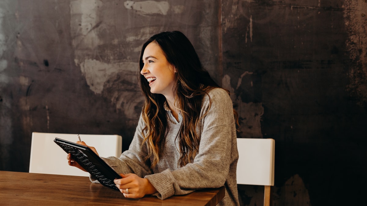 Relaxed one-to-one conversation with a tablet in hand