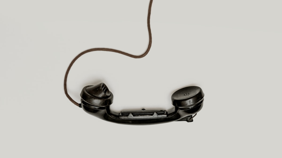 Telephone handset, the call announcing a sudden absence